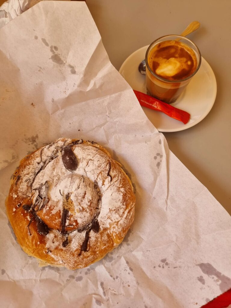 koffie met ensaimada